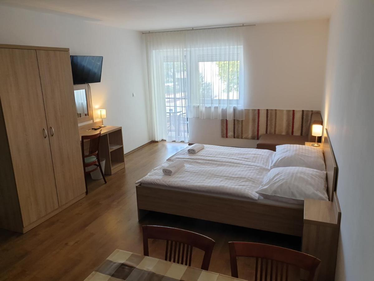 Adam Apartmanhaz Siófok Extérieur photo
