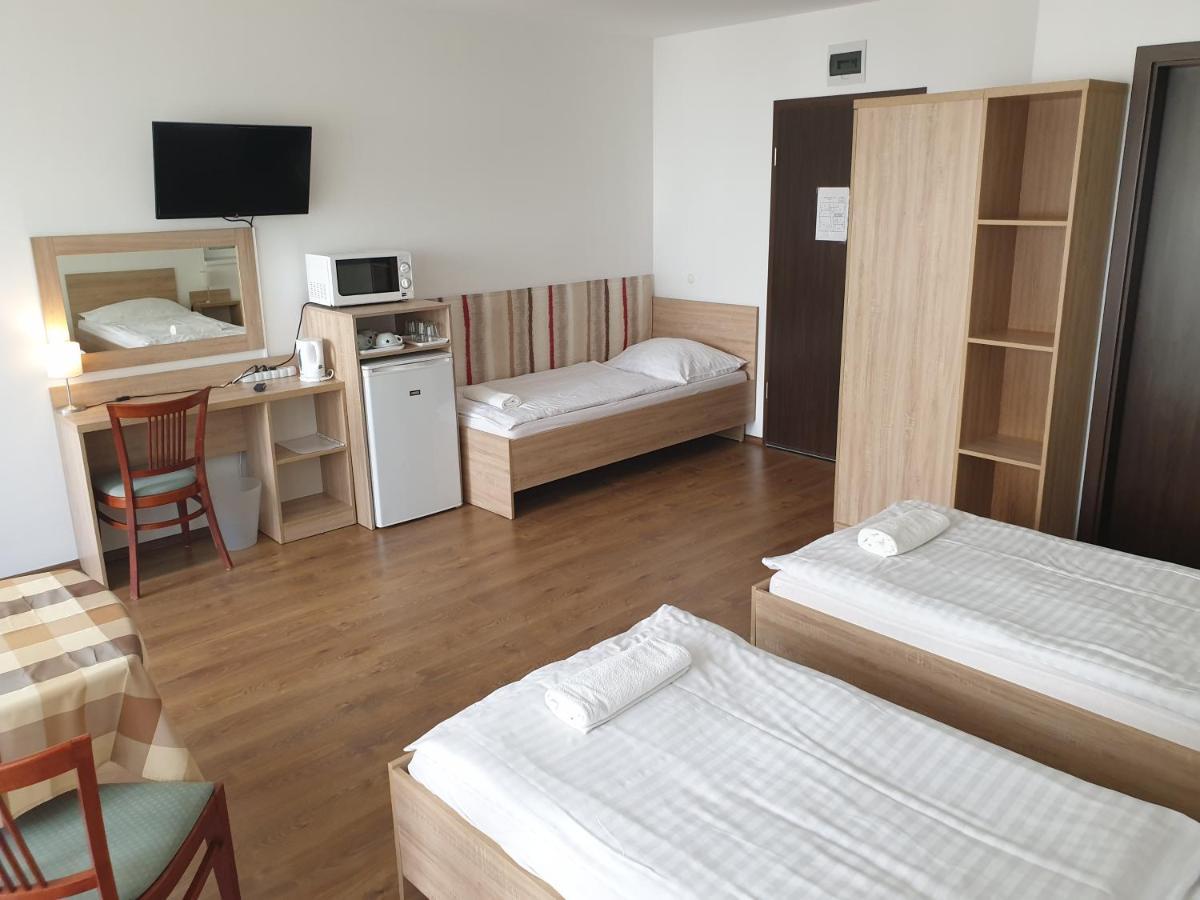 Adam Apartmanhaz Siófok Chambre photo