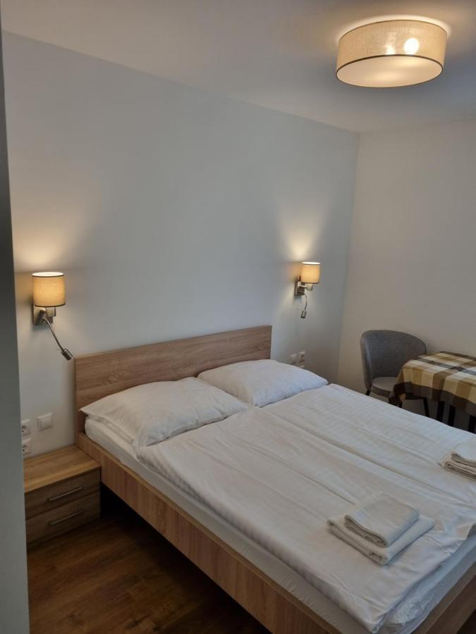 Adam Apartmanhaz Siófok Chambre photo