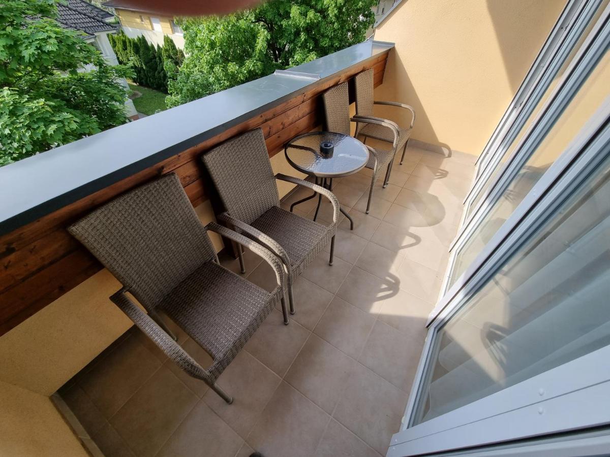 Adam Apartmanhaz Siófok Chambre photo