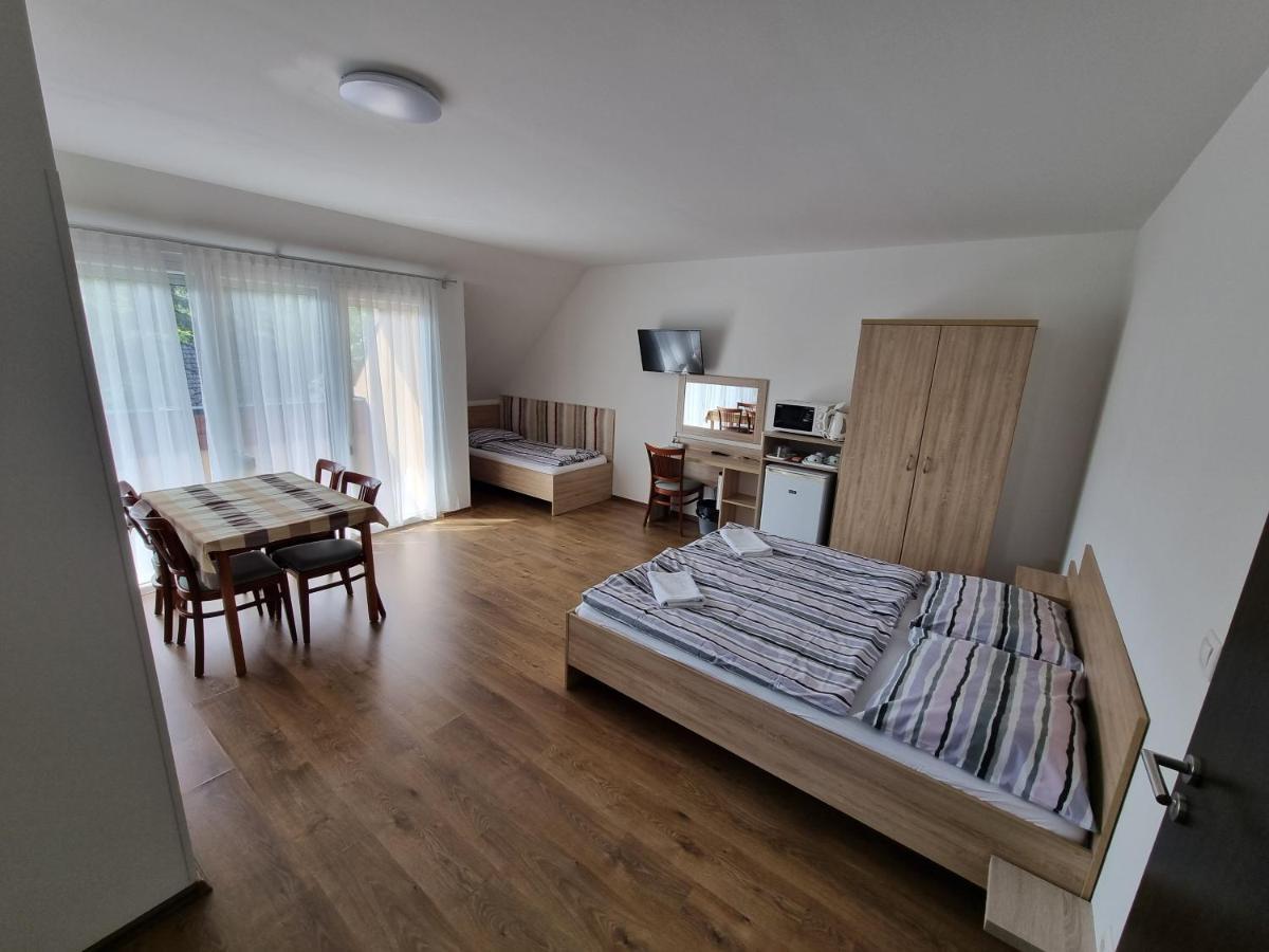 Adam Apartmanhaz Siófok Extérieur photo