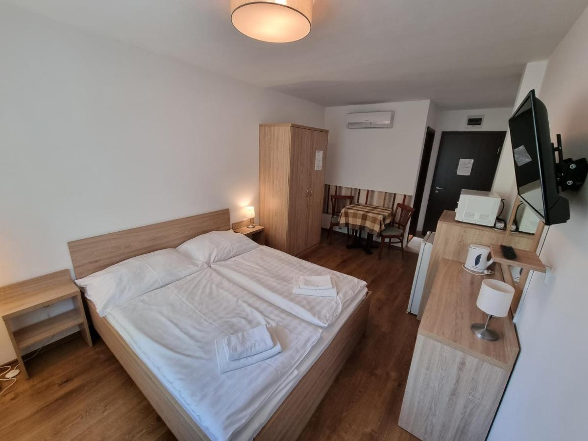 Adam Apartmanhaz Siófok Chambre photo