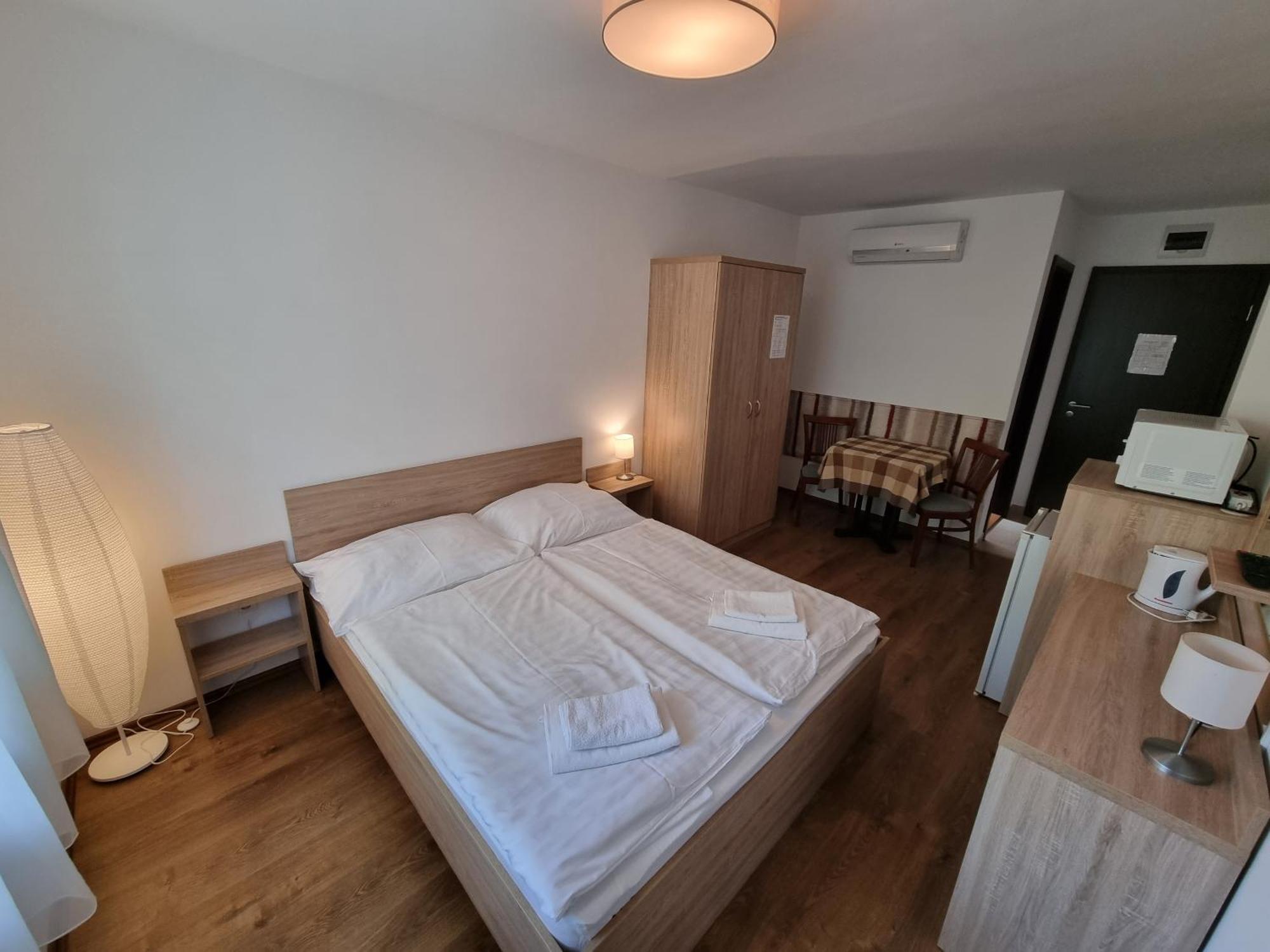 Adam Apartmanhaz Siófok Chambre photo