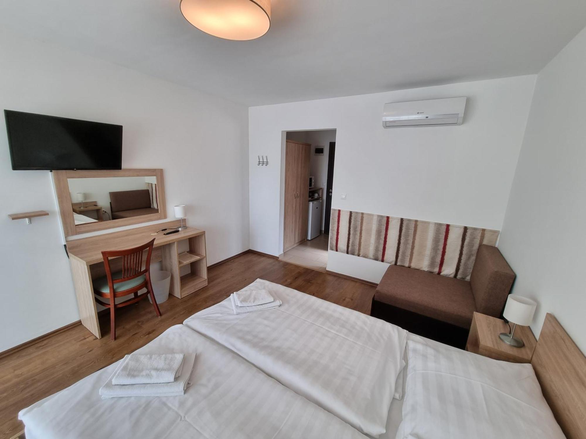 Adam Apartmanhaz Siófok Chambre photo