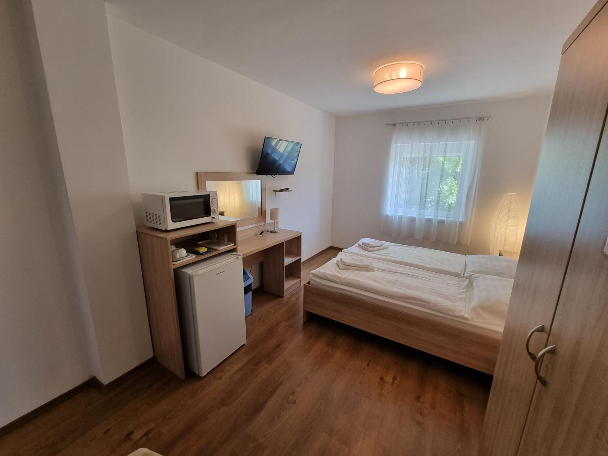 Adam Apartmanhaz Siófok Chambre photo