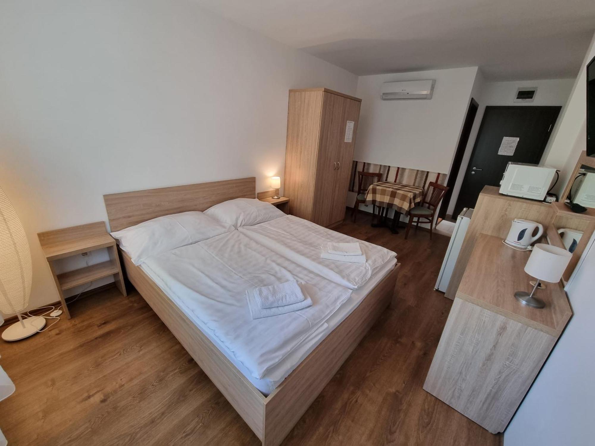 Adam Apartmanhaz Siófok Chambre photo