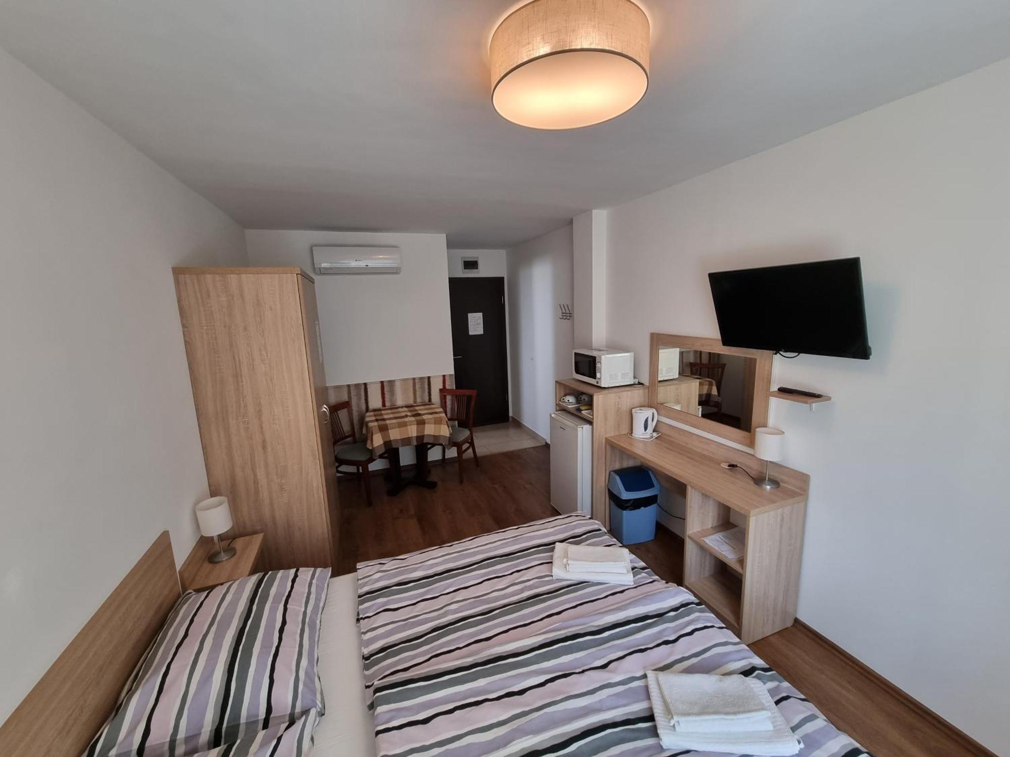 Adam Apartmanhaz Siófok Chambre photo