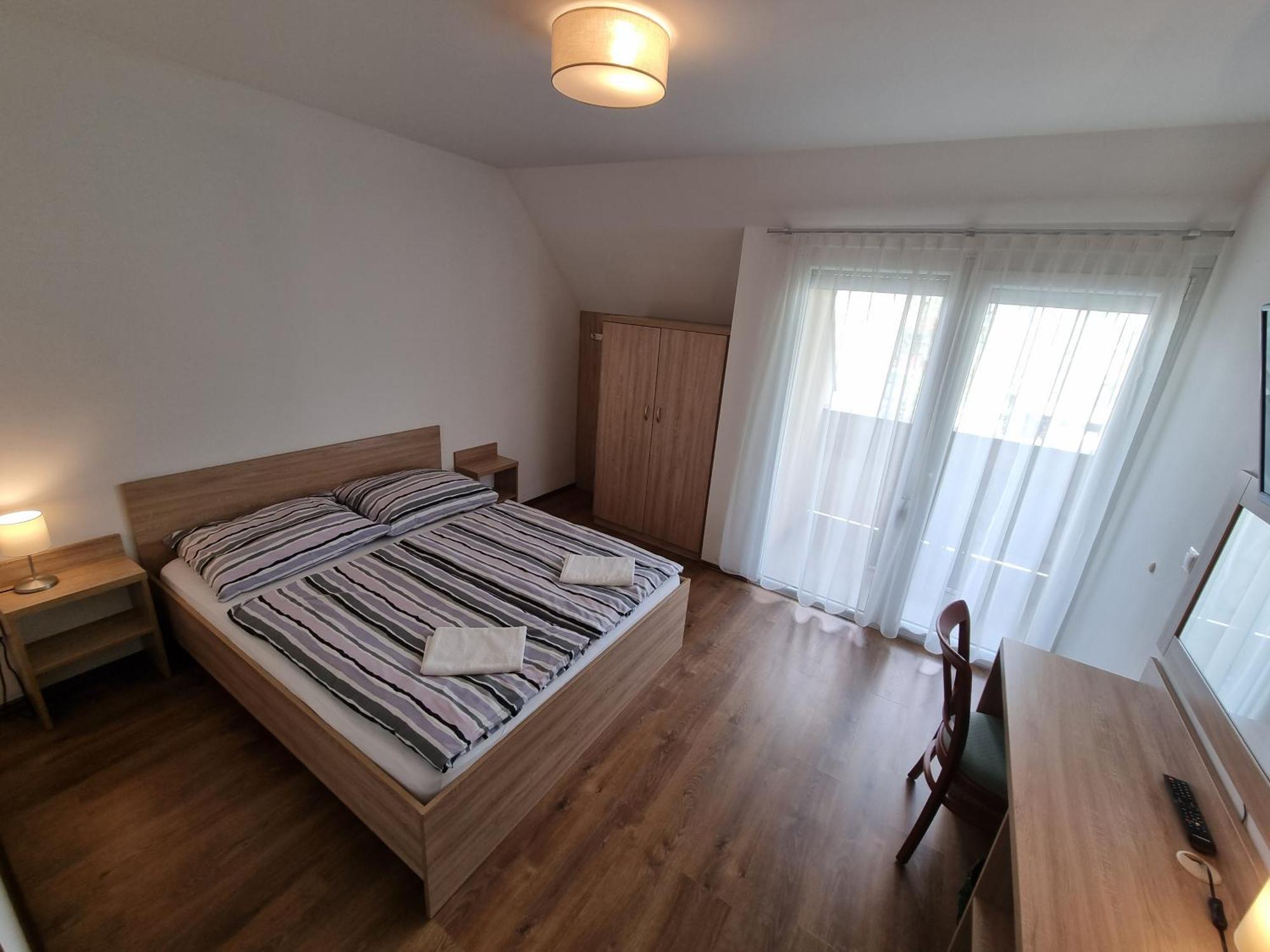 Adam Apartmanhaz Siófok Chambre photo