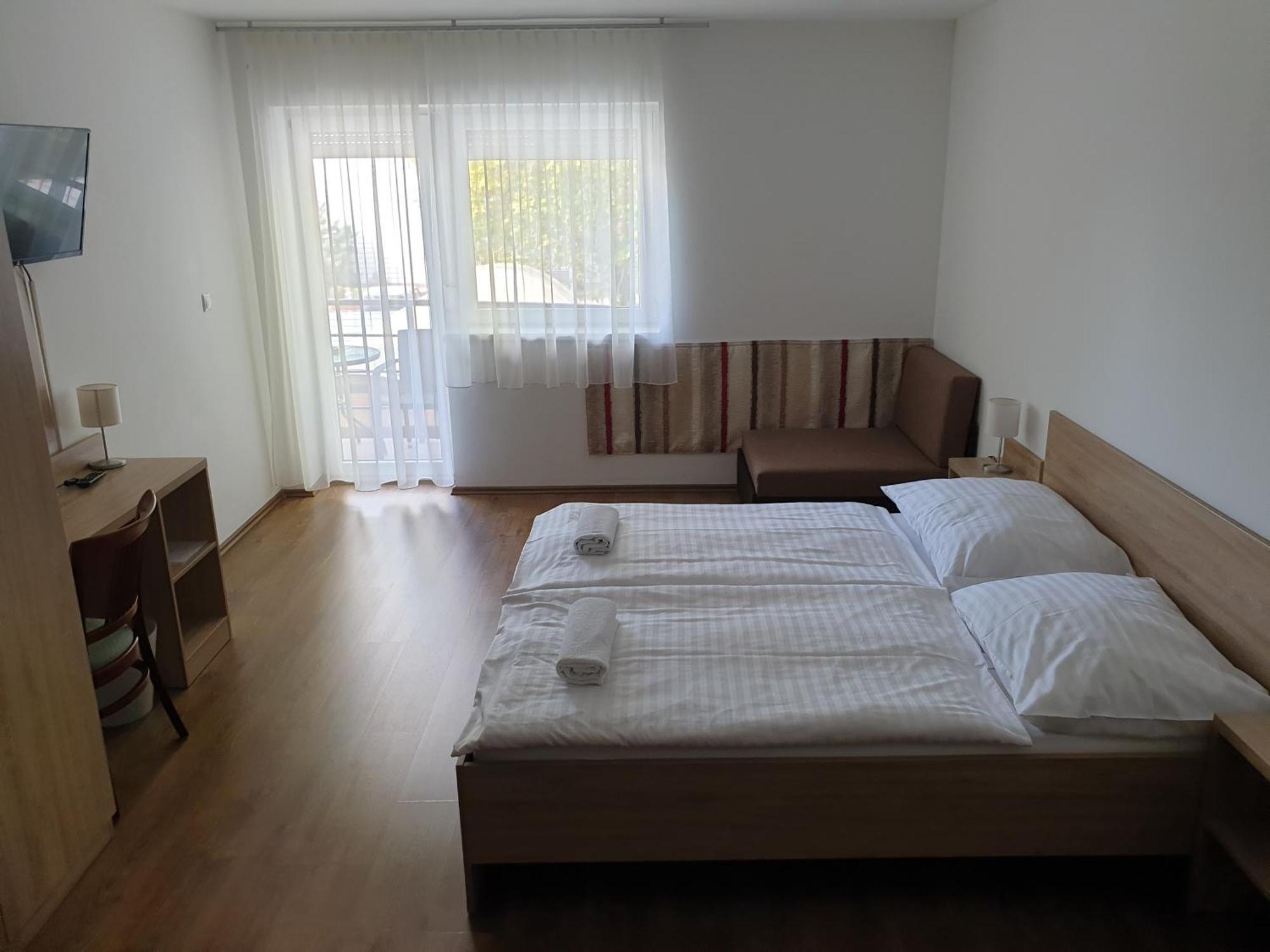 Adam Apartmanhaz Siófok Chambre photo