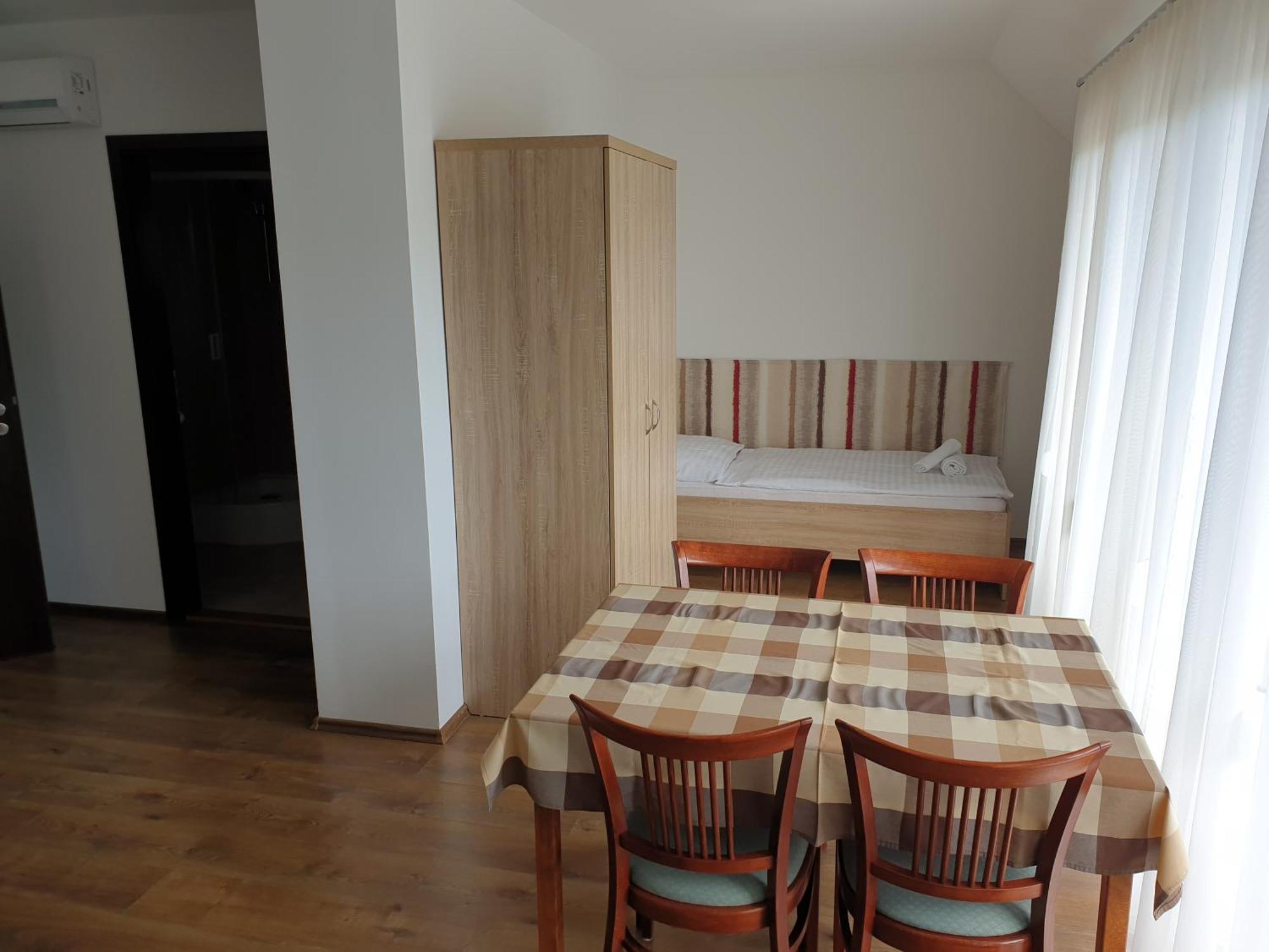 Adam Apartmanhaz Siófok Chambre photo