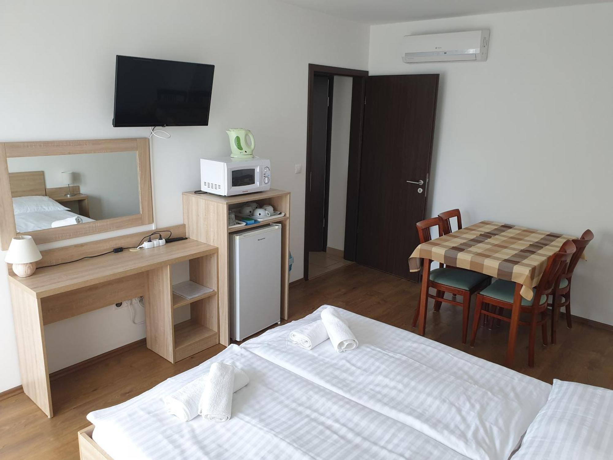Adam Apartmanhaz Siófok Chambre photo
