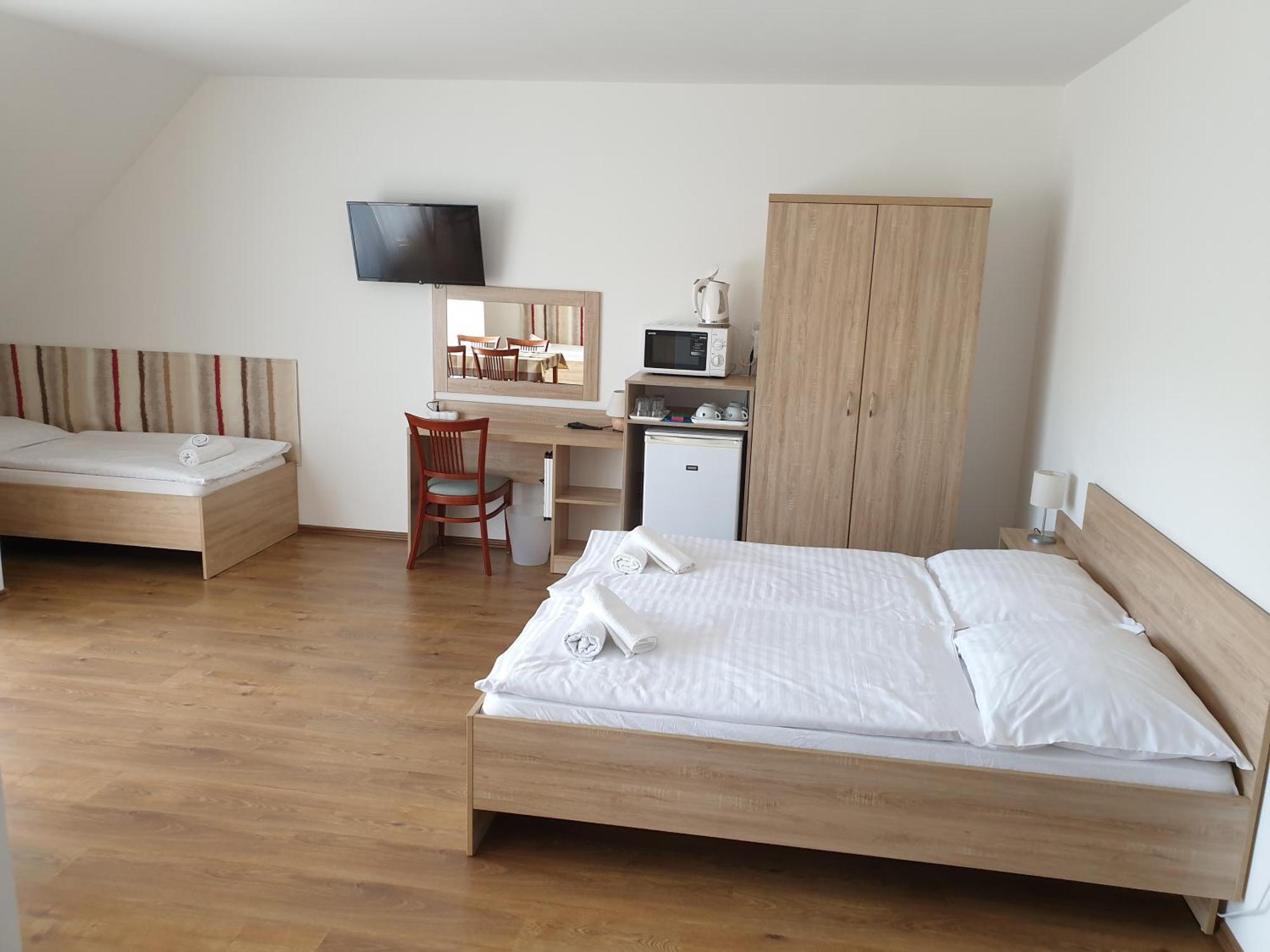 Adam Apartmanhaz Siófok Chambre photo