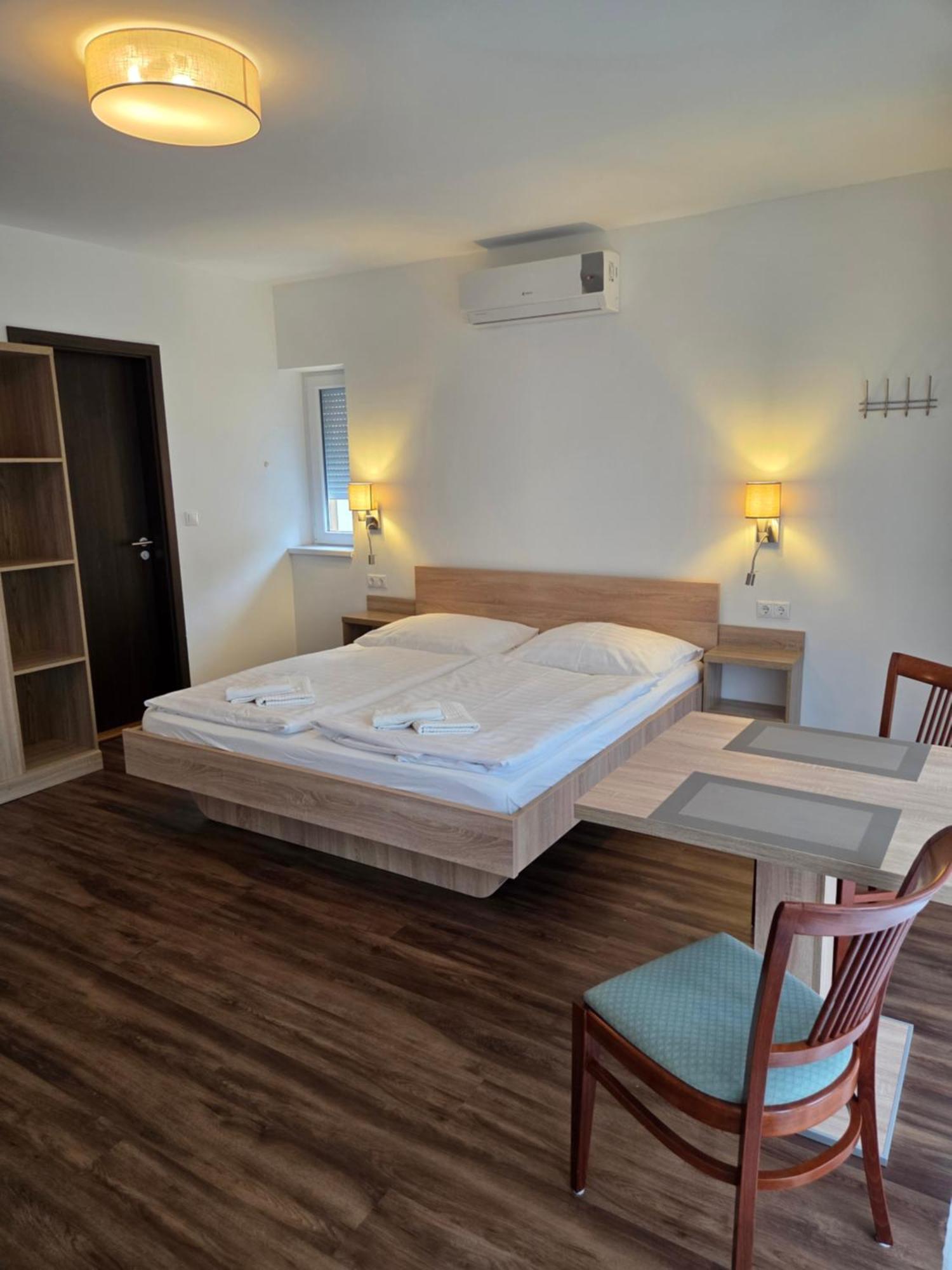 Adam Apartmanhaz Siófok Extérieur photo