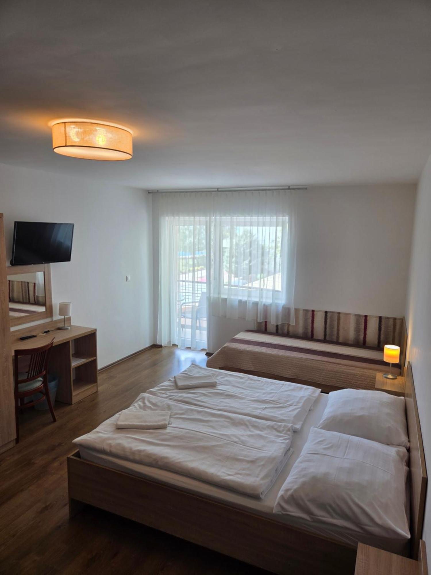 Adam Apartmanhaz Siófok Extérieur photo
