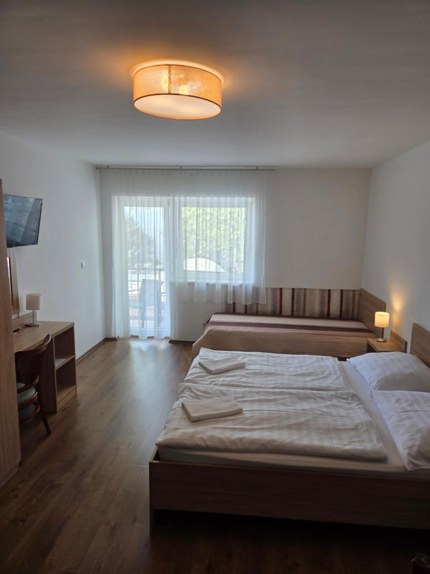 Adam Apartmanhaz Siófok Extérieur photo